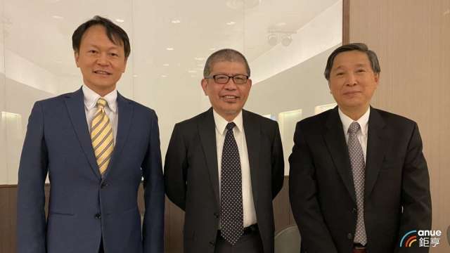 左至右為逸達財務長詹孟恭、董事顏昌人及總經理甘良生。(鉅亨網資料照)