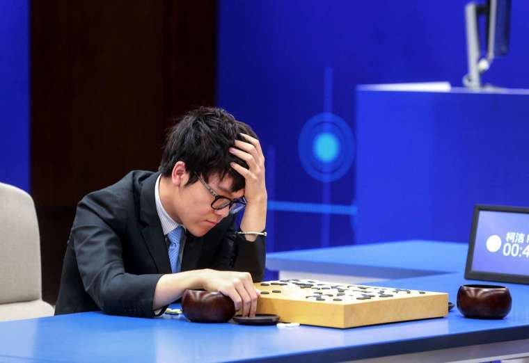 2016 年韓國棋王李世乭代表人類出戰 Google 的 AlphaGo,最終以一比四落敗。(圖片:AFP)