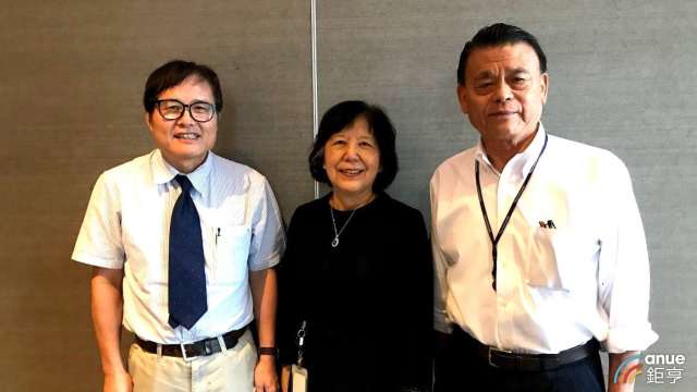 左至右為藥華藥總經理黃正谷、董事長詹青柳及創辦人林國鐘。(鉅亨網資料照)