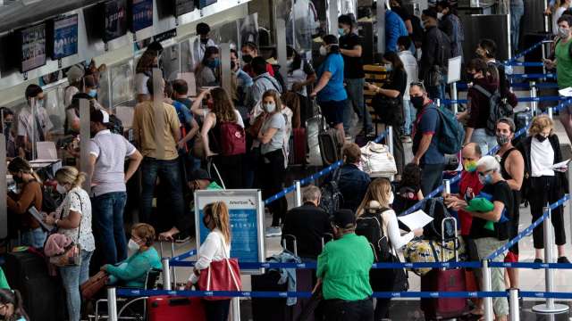 Delta變種病毒影響發酵 旅遊、航空股走弱(圖片：AFP)