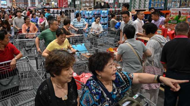 中國6月零售銷售年增12.1% 優於預期(圖片:AFP)