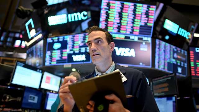 專家:若疫情持續+財報不如預期 股市恐面臨10%修正(圖片:AFP)