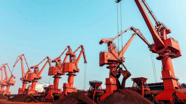 〈商品報價〉供應過剩疑慮 國際鐵礦石重挫近3% 創一個月新低價。(圖:AFP)