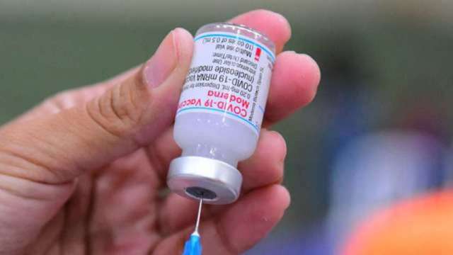 政院：完成採購莫德納3600萬劑協議 包含次世代疫苗。(圖：AFP)