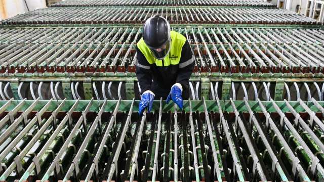 鎳金屬行情逼近7年高點 銅價飆5月以來新高 (圖片:AFP)