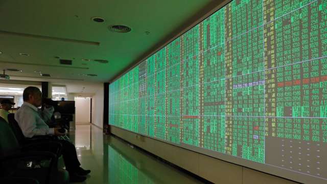 〈台股盤中〉電金傳權值股一面倒 失守季線一度摜破萬七 | Anue鉅亨 - Vimarsana News