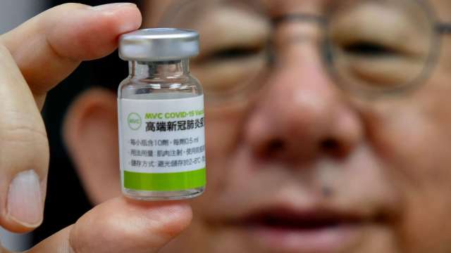 高端新冠肺炎疫苗26.5萬劑完成檢驗 核發封緘證明書。(圖：AFP)