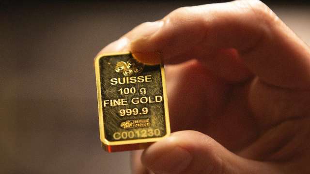 非農創佳績引發黃金拋售 金價急挫逾2% 一度跌破1,760美元 (圖：AFP)