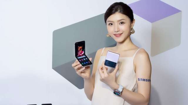 Galaxy Z Flip3 5G共推出米白、綠、紫及黑色四種配色。(圖:台灣三星提供)