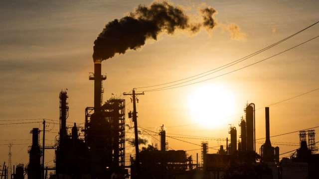 Delta變種病毒肆虐 IEA下調石油需求預估(圖片:AFP)