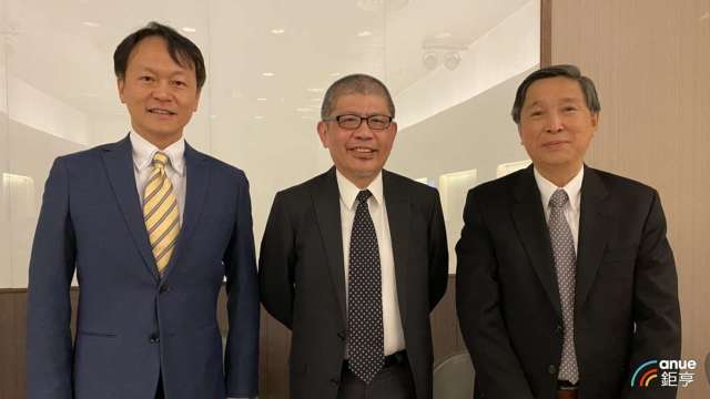 左至右為逸達財務長詹孟恭、董事顏昌人及總經理甘良生。(鉅亨網資料照)