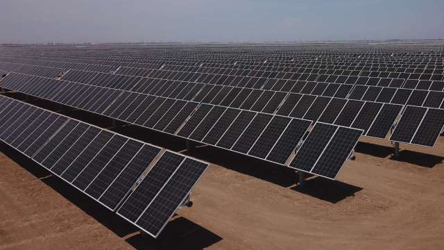 拜登推減碳新目標:2050年前太陽能供美近半電力 (圖:AFP)