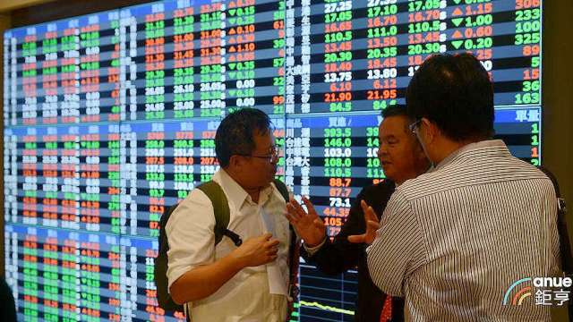 〈台股盤後〉大盤開低走高量縮收漲33.8點 終止日K連黑走勢。(鉅亨網記者張欽發攝)