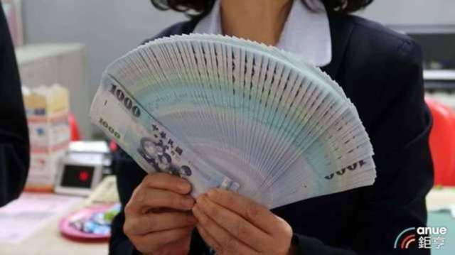 〈台幣〉全球獨家開盤 人氣清淡小貶2分27.71元。(鉅亨網資料照)