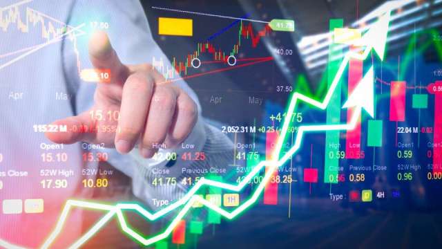 操盤手看台股:節前壓縮 場內資金正流入兩族群。(圖:shutterstock)