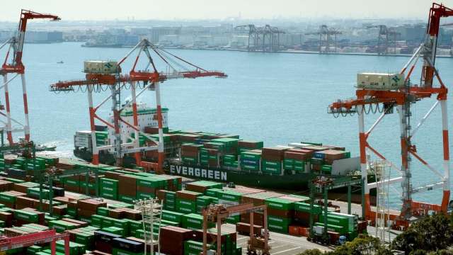 日本8月進出口報6353億日圓入超 大幅遜於市場預測 (圖片:AFP)