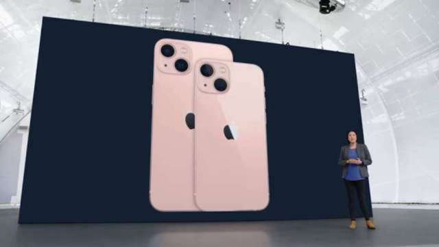 中華電首發iPhone 13資費,月繳1399元、綁約36個月,手機0元起。(圖:AFP)
