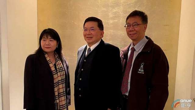 左至右為台康生財務長楊秀權、總經理劉理成及營運長張志榮。(鉅亨網資料照)