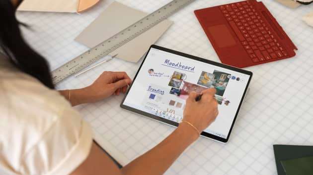 微軟推出僅支援 Wi-Fi 的平板電腦 Surface Pro X。(圖片來源:Microsoft)