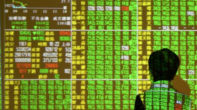 電子股遭提款 外資狂砍台股354億元 三大法人賣超435.97億元。(圖:AFP)