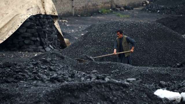 山西洪水60座煤礦停產 動力煤飆近9%寫歷史新高（圖：AFP）