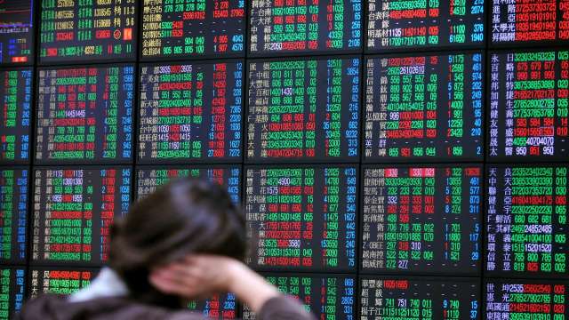 台股16500點曇花一現 外資終止連3賣 三大法人買超31.01億元。(圖:AFP)