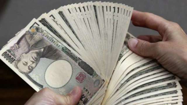 日圓匯價大跳水 現鈔賣出價跌至0.2476創逾15年新低。(圖：AFP)