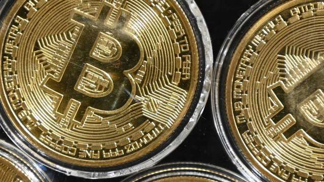 首檔期貨ETF上市助力 比特幣攀上66000美元 再登歷史新高 (圖:AFP)