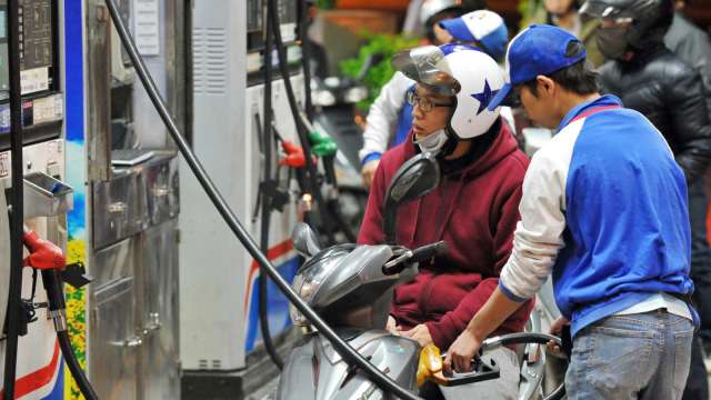 國內油價連4漲 下周汽柴油估漲0.6、0.7元。(圖：AFP)