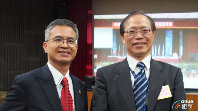 圖左為中華電總經理資郭水義、右為董事長謝繼茂。(鉅亨網資料照)