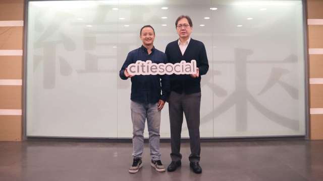 citiesocial首席執行長王委任(左)和緯來電視網總經理鄭資益(右)。(圖：citiesocial提供)