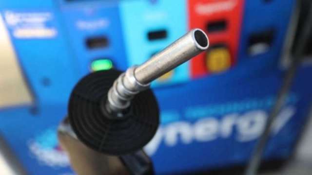 中油：明起汽油降0.2元、柴油漲0.1元　(圖片：AFP)