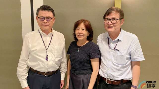 左至右為藥華藥執行長林國鐘、董事長詹青柳及總經理黃正谷。(鉅亨網資料照)