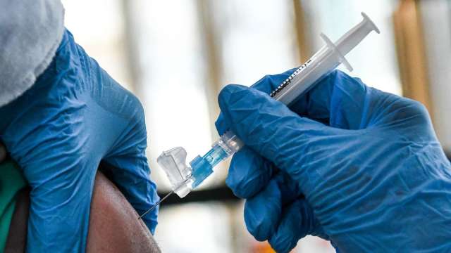 〈觀察〉自費流感疫苗施打率不如預期 疫苗廠本季營運有壓。(圖:AFP)