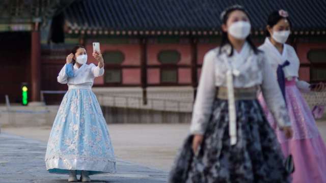 星韓旅行泡泡上路一週 逾1000名星國旅客造訪南韓 (圖片：AFP)