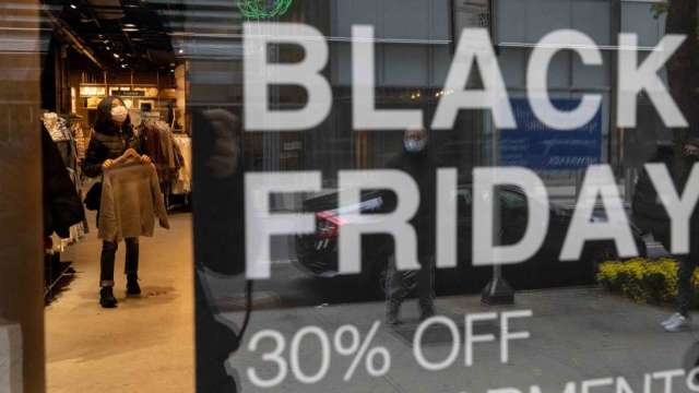 消費提前、時間延長 黑五實體店購物較疫情前減少28%(圖:AFP)