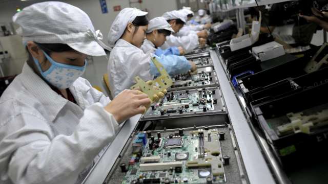 〈觀察〉台廠三五族具備完整供應鏈利基,明年續擴產備戰力。(圖:AFP)