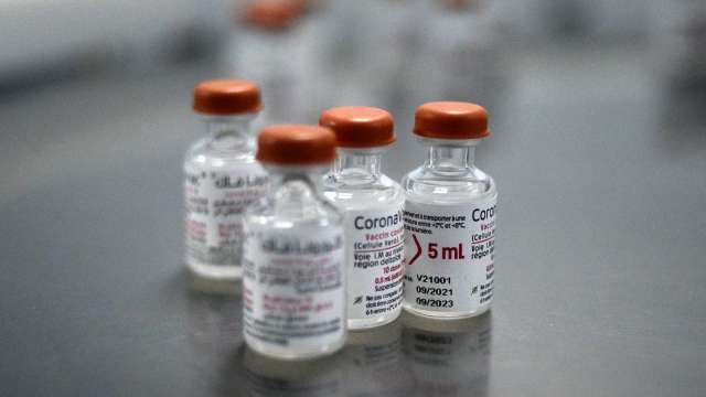 別花時間打地鼠！美首席醫療顧問佛奇博士：不需要為Omicron量身打造疫苗 (圖片:AFP)