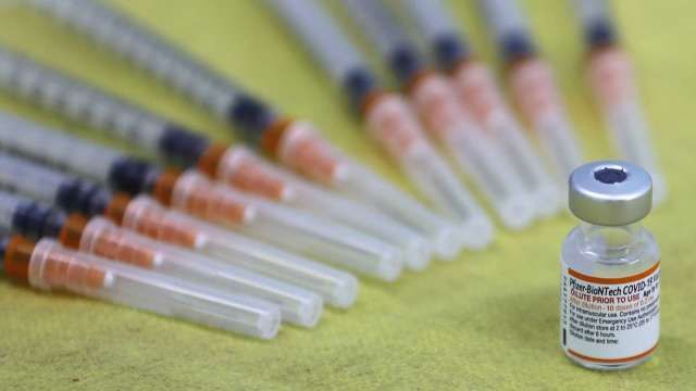 南非研究：施打2劑輝瑞疫苗 對感染Omicron而住院的保護力達7成 (圖：AFP)