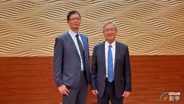 左為廣運太極總經理謝明凱、右為董事長謝清福。(鉅亨網記者魏志豪攝)