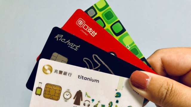 銀行固樁搶卡友加碼明年信用卡權益。(圖：業者提供)