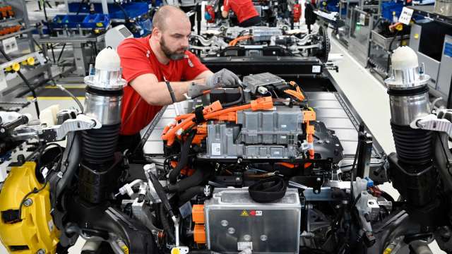 新能源車帶動 2025年動力電池正極材料需求將突破215萬噸。(圖:AFP)