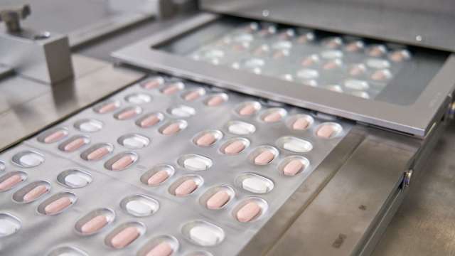 輝瑞口服藥Paxlovid獲授權 Merck黯然失色 市場開始關注輝瑞股價 (圖片:AFP)