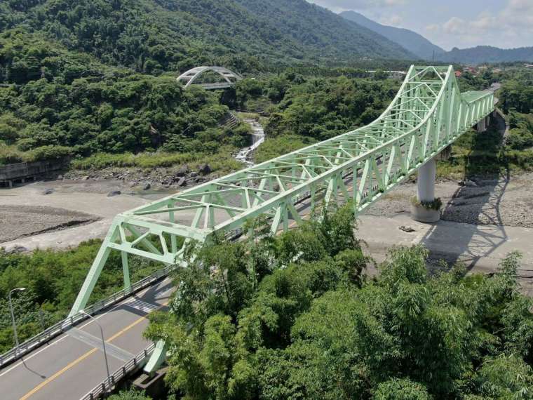 高雄市新發大橋使用橋梁耐蝕用鋼，生命週期具減碳效益。(圖：中鋼提供)