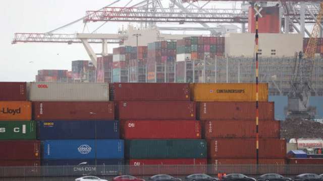 洛杉磯港宣布 1月底起對滯留貨櫃開罰每日100美元 (圖:AFP)