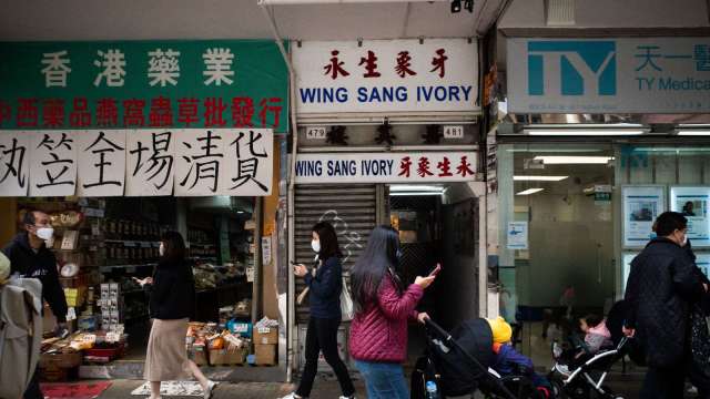 香港擬農曆年前擴大疫苗氣泡 進入餐廳、電影院等地須打疫苗 (圖：AFP)