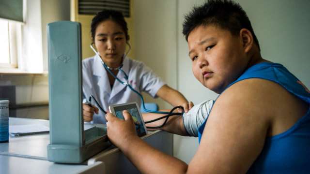 CDC研究：超過六成染疫住院青少年患「嚴重肥胖」(圖片：AFP)