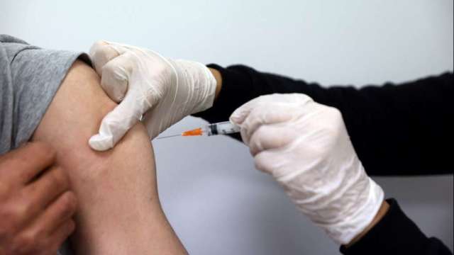 美國CDC縮短輝瑞加強劑等待期至5個月。（圖：AFP）