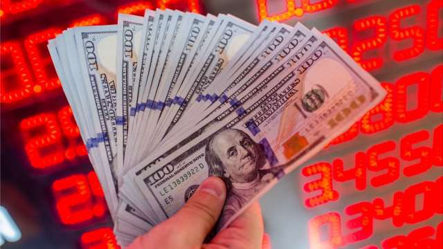 〈台幣〉熱錢撤出新興市場 匯價翻貶收27.651元。(圖：AFP)
