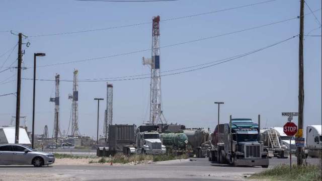 美國產油商擴大頁岩裂解投入。（圖：AFP）